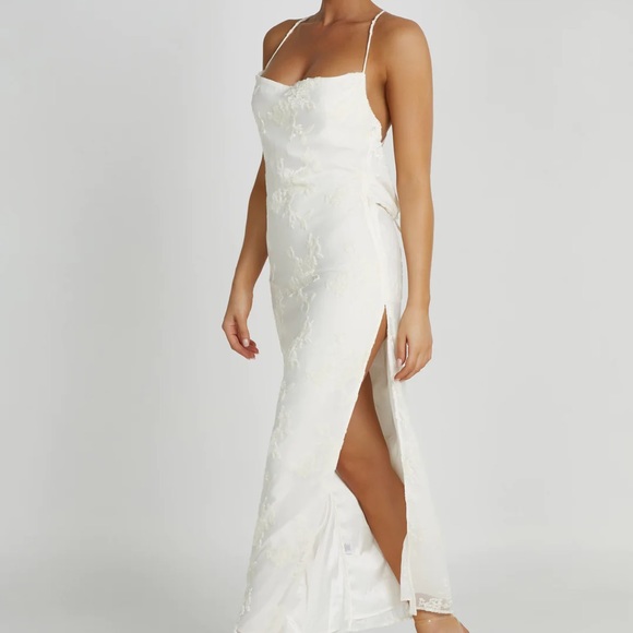 *SOLD* White/Cream Velvet Pattern Maxi Bridal Dress - Picture 1 of 6